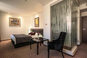 Postel nebo postele na pokoji v ubytování Hotel Nartel + 37 fotografií
