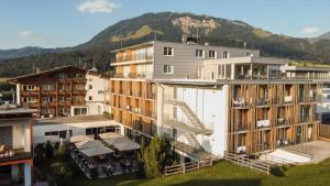 Nespecifikovaný výhled na hory nebo výhled na hory při pohledu z hotelu