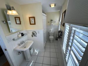 Koupelna v ubytování Entire Historic 5 Bed 5 Bath Inn Sleeps 17