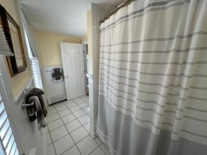 Koupelna v ubytování Entire Historic 5 Bed 5 Bath Inn Sleeps 17
