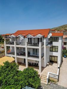 Φωτογραφία από το άλμπουμ του Neda Apartments σε Grebastica