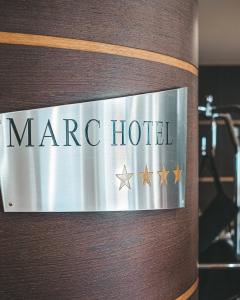Chứng chỉ, giải thưởng, bảng hiệu hoặc các tài liệu khác trưng bày tại Marc Hotel