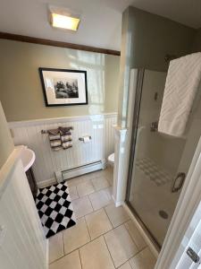 Koupelna v ubytování Entire Historic 5 Bed 5 Bath Inn Sleeps 17
