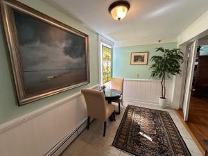 Posezení v ubytování Entire Historic 5 Bed 5 Bath Inn Sleeps 17