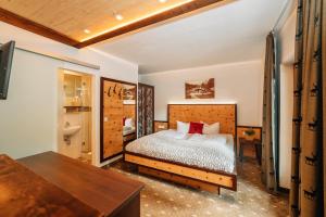 Postel nebo postele na pokoji v ubytování Hotel Alpensonne