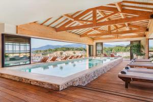 Бассейн в Relais et Châteaux Thalasso & Spa Ile de la Lagune или поблизости