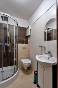 Kúpeľňa v ubytovaní Apartamenty Wakacyjna Wioska Ngô 20m od Suntago + 37 fotografií