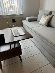 Galeriebild der Unterkunft 3 Zimmerwohnung mit 2 Schlafzimmer Balkon Küche TV WLAN in Langenzenn + 35 Fotos