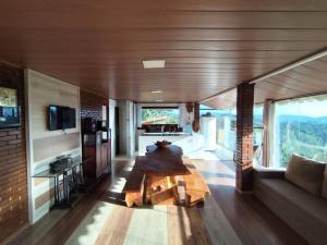 Μια τηλεόραση ή/και κέντρο ψυχαγωγίας στο Casa em Domingos Martins