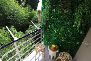 Garden Luxury Rooms的阳台或露台