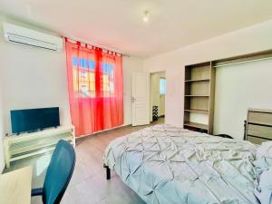 a bedroom with a bed and a flat screen tv at Coeur de Fos-Centre Ville-CLIM-Plages-Parking-4 personnes in Fos-sur-Mer +77 photos