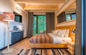Letto o letti in una camera di 1740 Boutique Hotel Kazbegi
