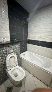 Ένα μπάνιο στο Elysium Service Apartment, Islamabad