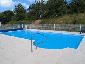 Imagen de la galería de Grand Mobilhome 4 pers 2025 - Granit Rose - Piscine, en Kermaria-Sulard 9 fotos más