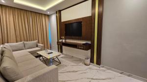 Televiisor ja/või meelelahutuskeskus majutusasutuses Concorde Deira Hotel -Formerly Golden Tulip Deira Hotel
