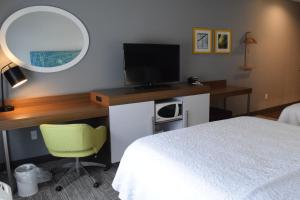 TV a/nebo společenská místnost v ubytování Hampton Inn Hamburg