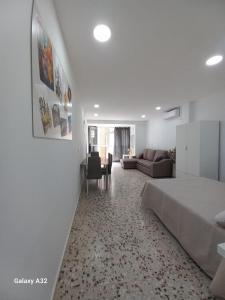 a bedroom with a bed and a living room at Apartamento Paris in Alicante