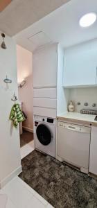 a laundry room with a washer and dryer at Victory Village Club,Quinta do Lago in Loulé