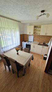 a living room with a table and a kitchen at Apartmani Proleće in Jošanička Banja