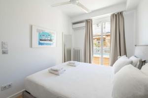 Ένα ή περισσότερα κρεβάτια σε δωμάτιο στο Bright & Airy 2BD Apt Close To National Garden