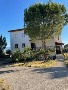 Το κτήριο όπου στεγάζεται  το διαμέρισμα