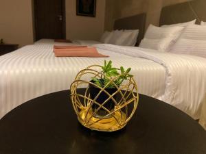 Voodi või voodid majutusasutuse Aziz Egypt Pyramids Hotel toas