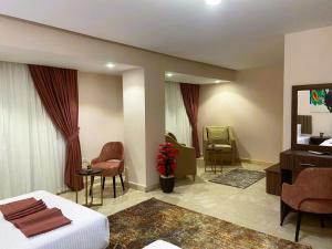 Televiisor ja/või meelelahutuskeskus majutusasutuses Aziz Egypt Pyramids Hotel