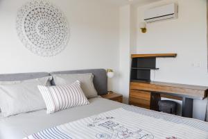 Posteľ alebo postele v izbe v ubytovaní Sea View Private Pool Villa Katrin