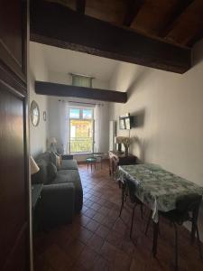 Khu vực ghế ngồi tại L'Appartement des Trois Six