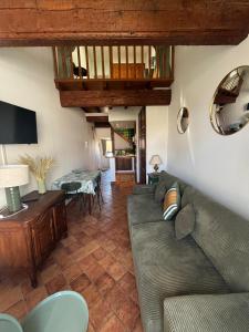 TV/trung tâm giải trí tại L'Appartement des Trois Six