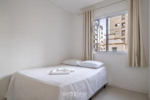Ένα ή περισσότερα κρεβάτια σε δωμάτιο στο Apto 3Q c/ churrasq. 500m da praia Itapema ESM602