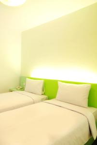 Cama ou camas em um quarto em Swift Inn Aeropolis Airport