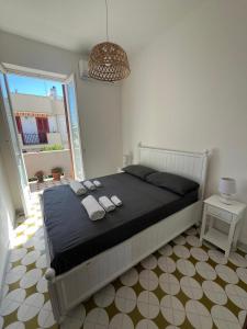 A bed or beds in a room at Villa Bianca, Seaside panoramic Rooftop