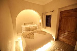Postel nebo postele na pokoji v ubytování Riad Oum h&N B&B