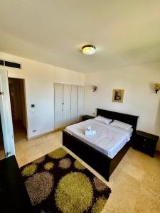 A bed or beds in a room at New Marina MP 37