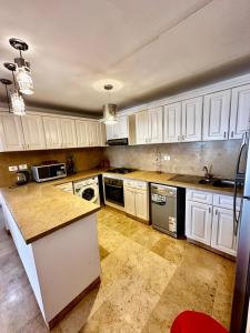 A kitchen or kitchenette at New Marina MP 37