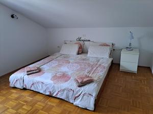 Postel nebo postele na pokoji v ubytování Apartma Aneja