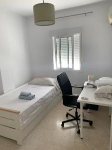 Ein Bett oder Betten in einem Zimmer der Unterkunft Casa Amapola - Costa Bahía de Cádiz