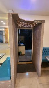 Bazén v ubytování Hotel JANAS nebo v jeho okolí