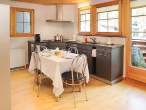 Kjøkken eller kjøkkenkrok på Holiday Home Gädi by Interhome