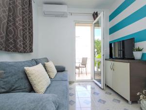 Kuchyň nebo kuchyňský kout v ubytování Apartment Aquanur-7 by Interhome