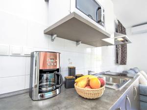 Kuchyň nebo kuchyňský kout v ubytování Apartment Aquanur-7 by Interhome