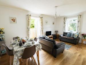 a living room with a table and a couch at Holiday Home Oak Cottage by Interhome in Shermanbury