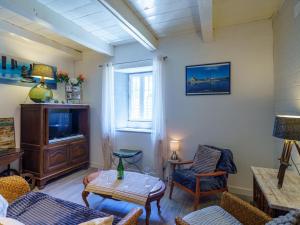 Μια τηλεόραση ή/και κέντρο ψυχαγωγίας στο Holiday Home Ty Jos by Interhome