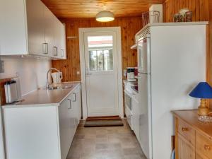 Kuchyň nebo kuchyňský kout v ubytování Holiday Home Steni - 250m from the sea by Interhome