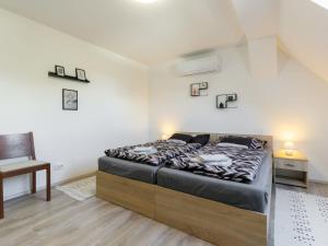 Ένα ή περισσότερα κρεβάτια σε δωμάτιο στο Apartment Meretei Porta by Interhome