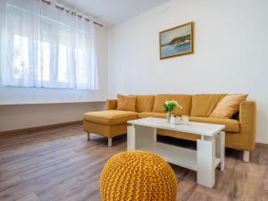 Posezení v ubytování Apartment Alenka by Interhome