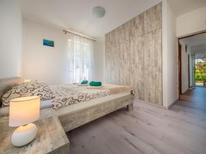 Postel nebo postele na pokoji v ubytování Apartment Alenka by Interhome