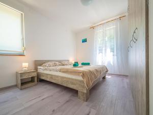 Postel nebo postele na pokoji v ubytování Apartment Alenka by Interhome