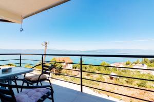 a balcony with a table and chairs and a view at Villa ANABELLA in Elshani